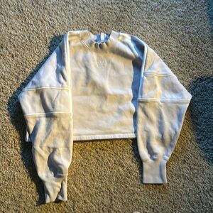 Cropped Adidas sweatshirt